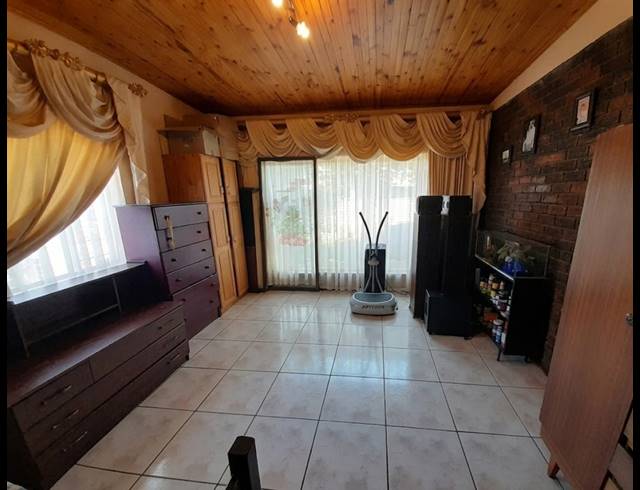 4 BEDROOM HOUSE FOR SALE IN MEYERTON EXT 6